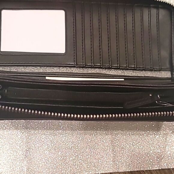 Michael Kors Jet Set Charm Continental Large Wallet- Black/White Stripe - Picture 6 of 16